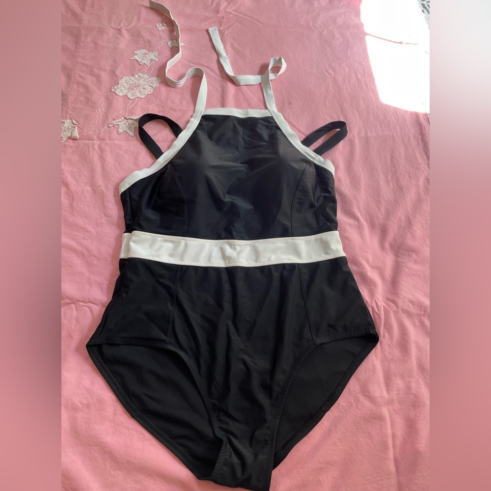 Terra & Sky Black and White Girls' One-Piece Halter Swimsuit
